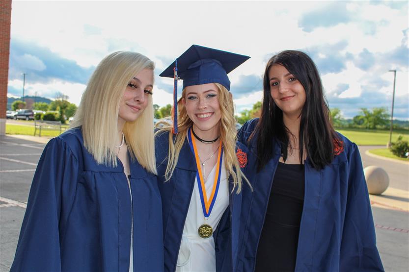 Seniors graduate from Summit High